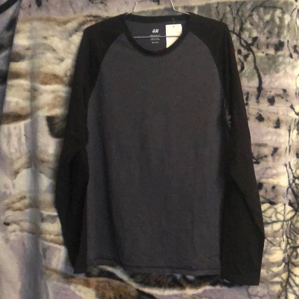 H&M men’s large black and grey long sleeve tee NWT